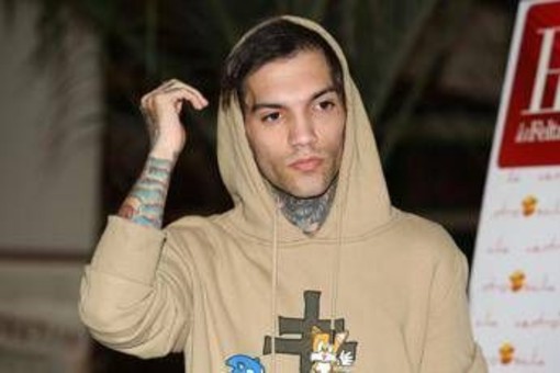 GionnyScandal, il passato difficile: "Quando è morta nonna ho tentato il suicidio"