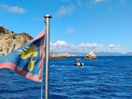 Barchino di migranti travolge e uccide 17enne che fa il bagno sul sup a Su Giudeu: arrestato scafista Barchino di migranti travolge e uccide 17enne che fa il bagno sul sup a Su Giudeu: arrestato scafista