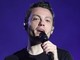 Tiziano Ferro fatica al concerto e preoccupa fan: "Che gli è successo?"