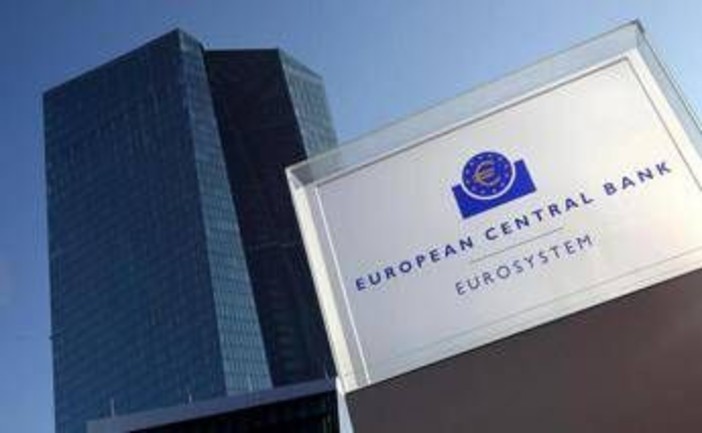Bce lascia i tassi fermi, prevista crescita in rialzo per l'Eurozona