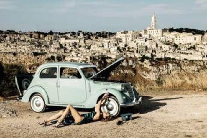 Apre a Milano la mostra 'Italia di moda' di Andrea Varani