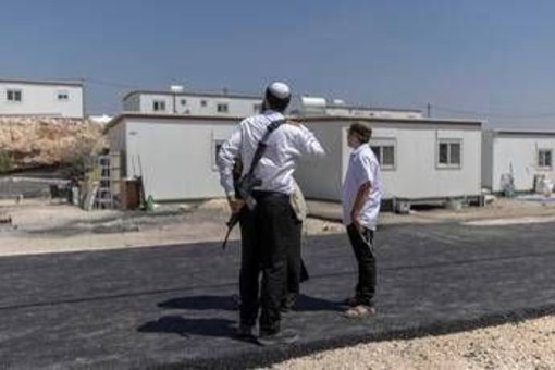 Cisgiordania, coloni assediano case palestinesi a Qusra. Ambasciatore Huckabee: "Atto di terrorismo"