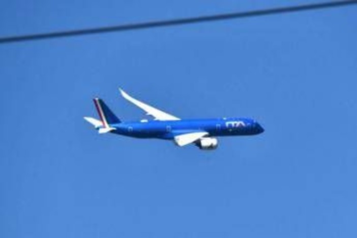 Malore su volo Parigi-Roma, australiana muore dopo atterraggio d'emergenza a Zurigo Malore su volo Parigi-Roma, australiana muore dopo atterraggio d'emergenza a Zurigo