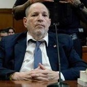 Harvey Weinstein condannato a 15 anni di carcere per violenza sessuale