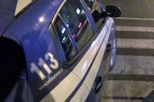 Roma, rissa con spray urticante e bottiglie di vetro a Trastevere tra 15 ragazzi: tre in manette Roma, rissa con spray urticante e bottiglie di vetro a Trastevere tra 15 ragazzi: tre in manette