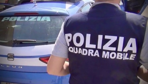 Sequestrato e picchiato per costringerlo a dare denaro, 9 arresti a Brescia