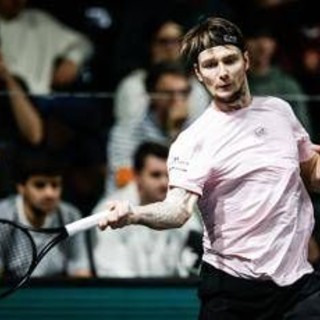 Bublik, nervi tesi a Parigi: batte Popyrin e non gli stringe la mano Bublik, nervi tesi a Parigi: batte Popyrin e non gli stringe la mano