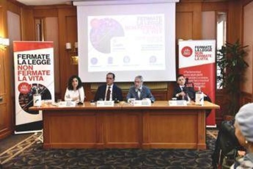 Fine vita, pro vita famiglia a centrodestra: &quot;Basta inseguire diktat Corte Costituzionale&quot;