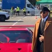 Gp Monza, l'arrivo in grande stile di Hamilton sulla Ferrari F40