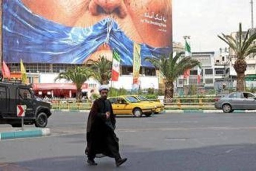 Attacco Usa nel Sud dell'Iran, Teheran minaccia basi americane