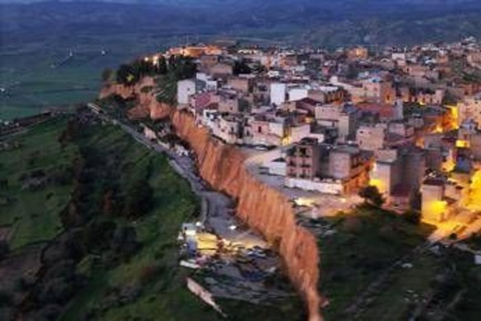 Frana a Niscemi, 13 indagati per disastro colposo Frana a Niscemi, 13 indagati per disastro colposo