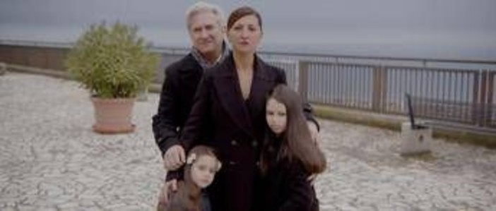 'AncheSeLiOdio', arriva il thriller che esplora la famiglia nell'era digitale