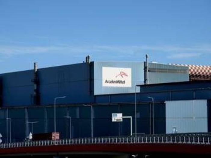 Ex Ilva, continua la protesta a Genova: operai hanno dormito in strada