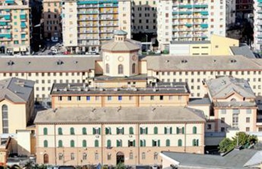 Detenuto sale sul tetto, la protesta nel carcere Marassi di Genova