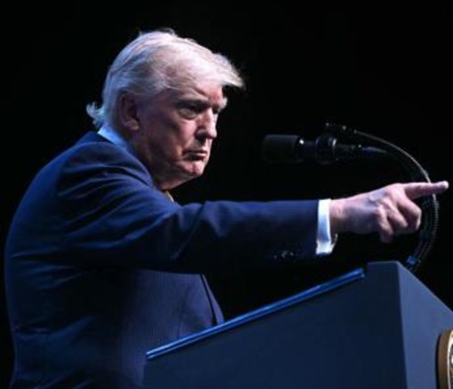 Iran, nuova ondata di attacchi Usa. Pasdaran: "Colpite basi americane in Giordania, Kuwait e Bahrain" Iran, nuova ondata di attacchi Usa. Pasdaran: "Colpite basi americane in Giordania, Kuwait e Bahrain"