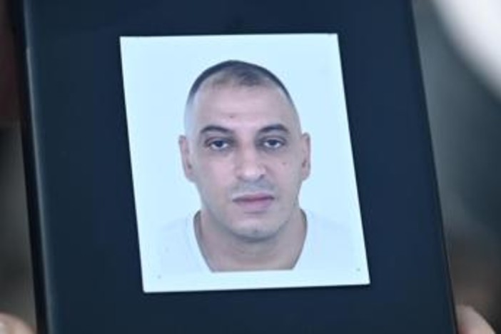 Caso Fakir, al Tg1 immagini body cam poliziotti. Legale agenti: "Contatto con altre persone" Caso Fakir, al Tg1 immagini body cam poliziotti. Legale agenti: "Contatto con altre persone"