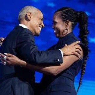 Michelle Obama smentisce voci divorzio: &quot;Vissuto momenti difficili ma mai pensato di lasciarlo&quot;