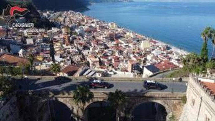 Sparo in testa a un coetaneo perché "ci ha guardati male", arrestati due 17enni
