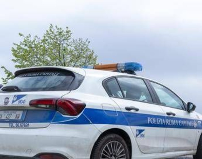 Roma, scontro tra auto e moto: muore 22enne in via Ostiense Roma, scontro tra auto e moto: muore 22enne in via Ostiense