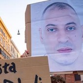 Caso Fakir, le frasi degli agenti registrate dalle bodycam: "E' schiattato", "Ca… me ne frega"