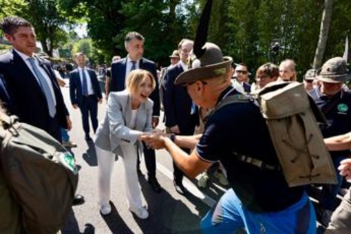 Italia-Usa, governo 'smorza' polemica con Trump. Meloni dagli Alpini: "Un po' di sano orgoglio nazionale" Italia-Usa, governo 'smorza' polemica con Trump. Meloni dagli Alpini: "Un po' di sano orgoglio nazionale"