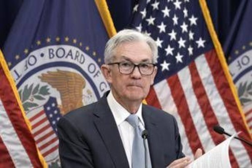 La Fed tiene fermi i tassi: &quot;Inflazione ancora alta&quot;