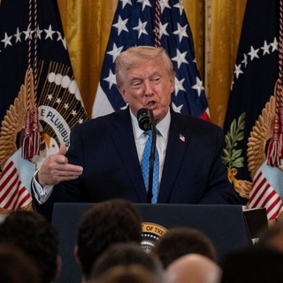 Trump “Gli Stati Uniti hanno catturato Maduro e la moglie”