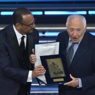 Sanremo, Mogol riparte su elicottero vigili del fuoco: è polemica. Lui: "Viaggio è andato benissimo" Sanremo, Mogol riparte su elicottero vigili del fuoco: è polemica. Lui: "Viaggio è andato benissimo"