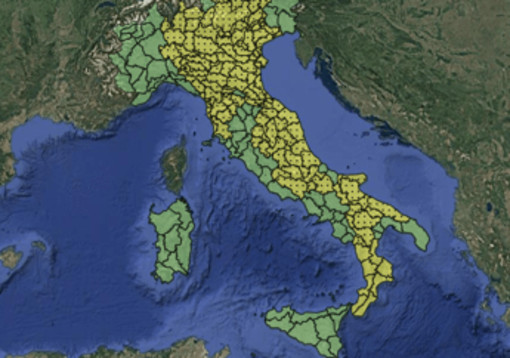 Maltempo, allerta meteo gialla per temporali oggi lunedì 17 agosto: la mappa delle 13 regioni a rischio Maltempo, allerta meteo gialla per temporali oggi lunedì 17 agosto: la mappa delle 13 regioni a rischio