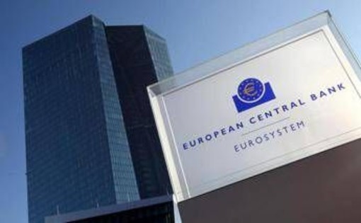Bce lascia i tassi fermi, prevista crescita in rialzo per l'Eurozona