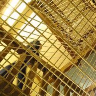 Francia, rivolta in diversi penitenziari: mezzi incendiati e spari