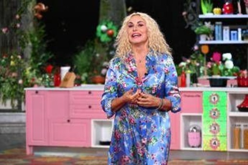 Antonella Clerici, la denuncia sui social per l'eccessiva magrezza: "Pericolosa deriva"