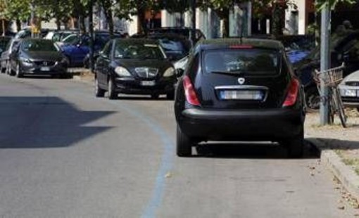 Strisce blu e nuovo Codice della strada, cosa cambia nel 2026: le nuove regole Strisce blu e nuovo Codice della strada, cosa cambia nel 2026: le nuove regole