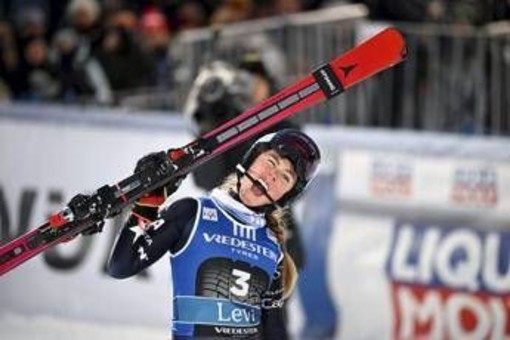 Sci, Shiffrin vince il primo Slalom in Coppa del Mondo. Colturi seconda Sci, Shiffrin vince il primo Slalom in Coppa del Mondo. Colturi seconda