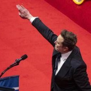 Grok impazzito, il chatbot di Elon Musk inneggia a Hitler su X
