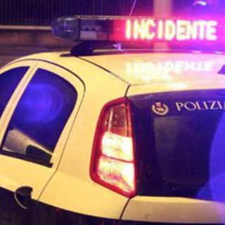 Incidente a Roma, auto travolge pedone: morto 47enne