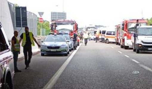 Incidente sulla Rieti-Terni tra un pullman, un camper e due auto: 5 morti e 27 feriti, tre in codice rosso Incidente sulla Rieti-Terni tra un pullman, un camper e due auto: 5 morti e 27 feriti, tre in codice rosso
