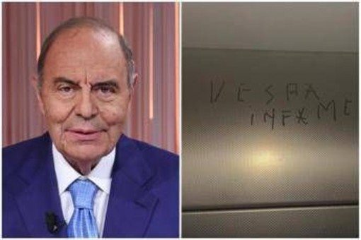 &quot;Vespa infame&quot;, la scritta spuntata in un ascensore della Rai. Rossi: &quot;Intimidazioni inaccettabili&quot;