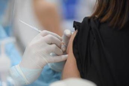 Tumori, in Lazio 46mila ricoveri l'anno: al via 'Vaccinazione paziente oncologico'