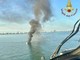 Yacht in fiamme affonda al largo di Jesolo: 10 persone salvate, decisivo l’intervento di un’altra barca