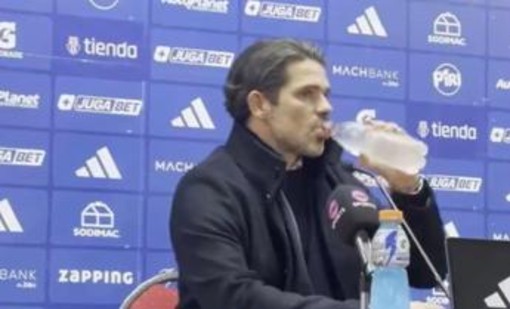 Infarto in conferenza stampa per l'ex Roma Gago, il malore in diretta Infarto in conferenza stampa per l'ex Roma Gago, il malore in diretta