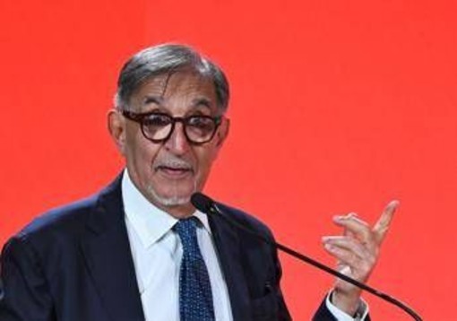 La Russa: "Europa si è svegliata in guerra, Italia sia centrale in Mediterraneo" La Russa: "Europa si è svegliata in guerra, Italia sia centrale in Mediterraneo"