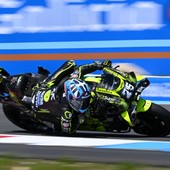 Fernandez vince la sprint di Assen, terzo Di Giannantonio davanti a Bezzecchi