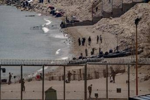 Migranti, Italia proroga i controlli alla frontiera con la Spagna per altri sette giorni Migranti, Italia proroga i controlli alla frontiera con la Spagna per altri sette giorni