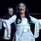 Addio a Cinzia Oscar, voce della canzone napoletana: aveva 63 anni