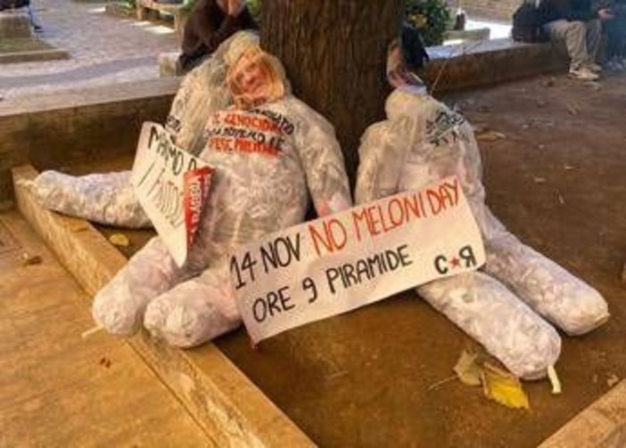 Fantocci con il volto di Meloni e Gasparri alla Sapienza. Il senatore: &quot;Minacce non ci intimidiscono&quot;