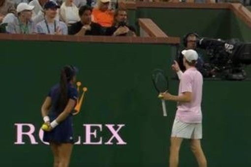 Sinner, lite con pubblico a Indian Wells: "Potete smettere di parlare?"