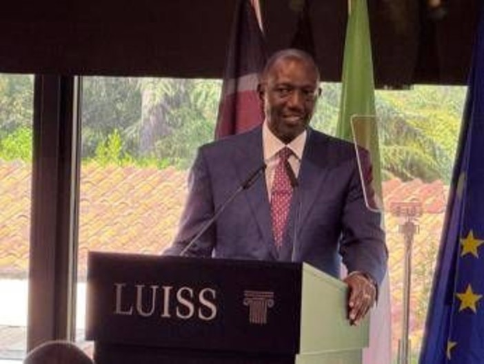 Clima, Ruto: "Shock climatici riducono Pil tra 3 e 5% ma Africa può guidare transizione energetica"