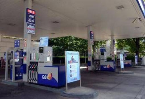 Caro carburanti, anche Q8 mette un tetto ai prezzi di benzina e diesel Caro carburanti, anche Q8 mette un tetto ai prezzi di benzina e diesel