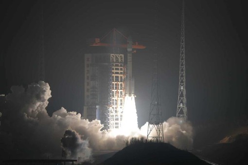 La Cina lancia nuovi satelliti Internet nello spazio La Cina lancia nuovi satelliti Internet nello spazio